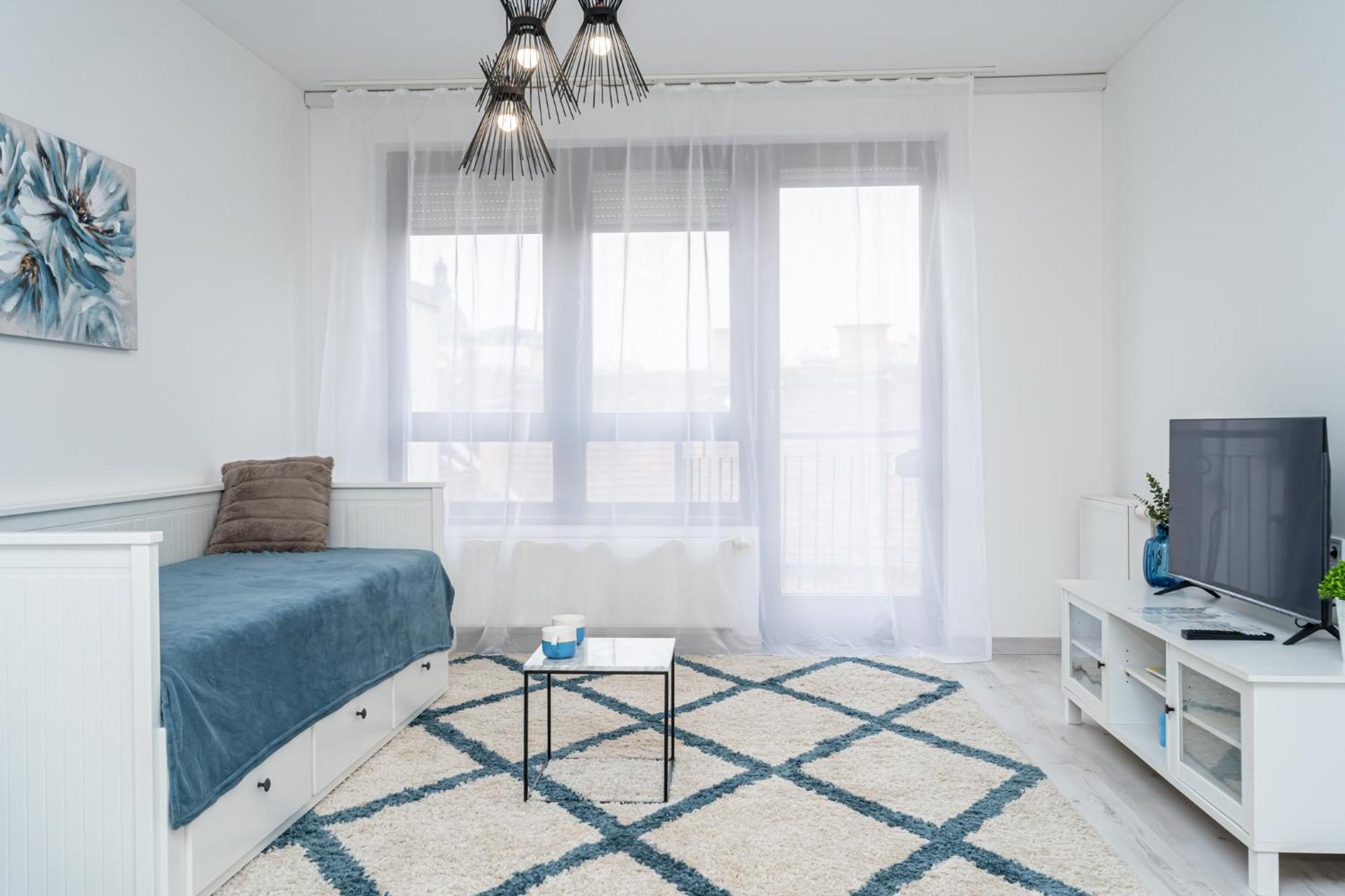 Apartment Luxy Hollo Gozsdu Court *