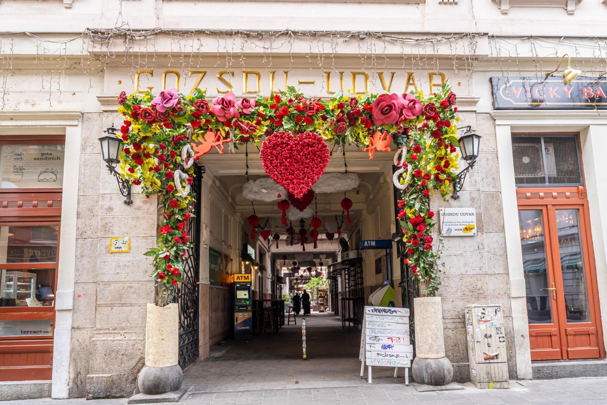 Luxy Hollo Gozsdu Court * Budapest