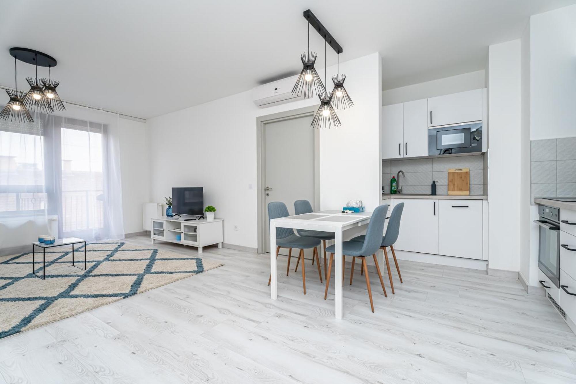 Luxy Hollo Gozsdu Court Budapest